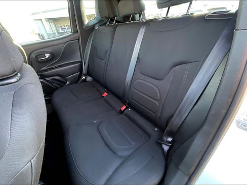 Certified 2022 Jeep Renegade Latitude image 25