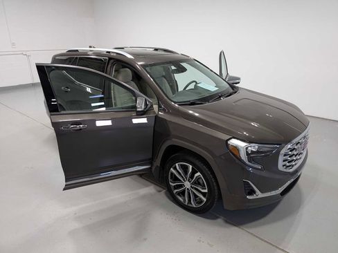 Used 2020 GMC Terrain Denali w/ Denali Premium Package AWD/4WD image 16