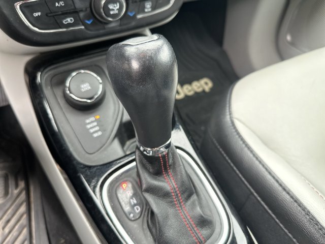 Used 2019 Jeep Compass Limited w/ Safety & Security Group AWD/4WD image 18