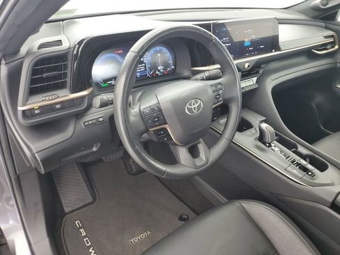 Used 2023 Toyota Crown Limited image 19