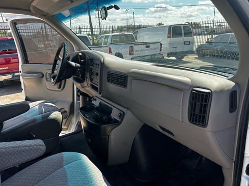 Used 2001 Chevrolet Express 1500 RWD image 14