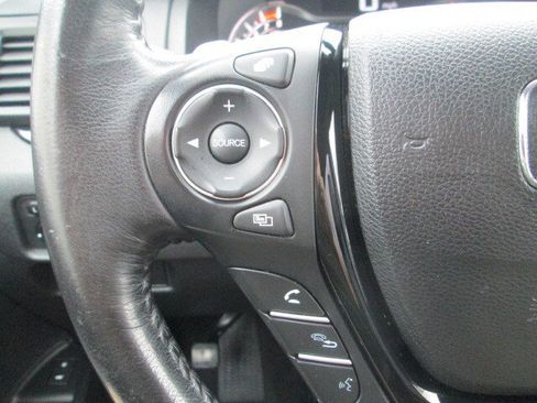 Used 2018 Honda Pilot Touring image 25