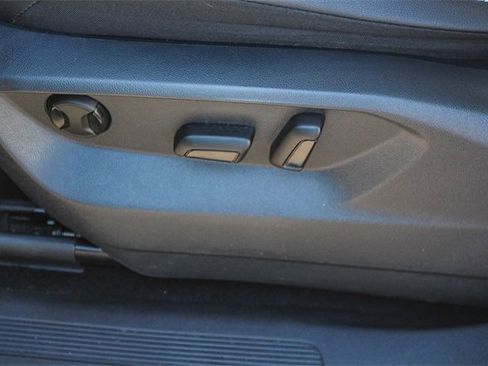 Used 2021 Volkswagen Tiguan SEL image 28