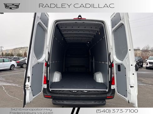 Used 2024 Mercedes-Benz eSprinter 170 Cargo image 11