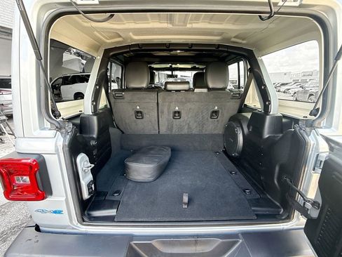 Used 2022 Jeep Wrangler Unlimited Sahara w/ Cold Weather Group image 30