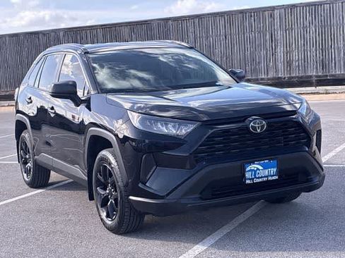 Used 2021 Toyota RAV4 LE FWD image 8
