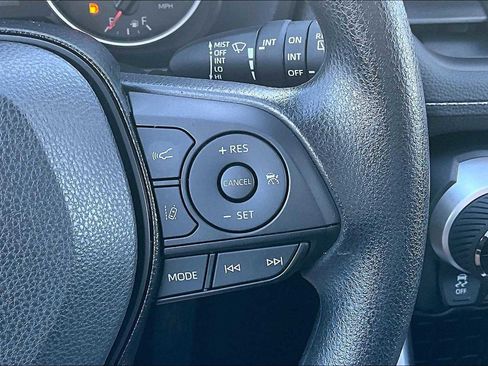 Used 2021 Toyota RAV4 XLE image 23