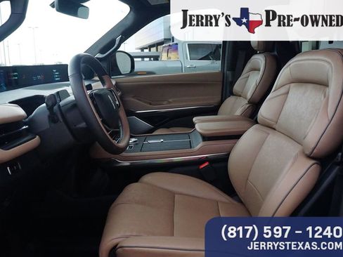 Used 2025 Lincoln Navigator L Black Label image 18