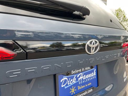 Used 2024 Toyota Grand Highlander XLE AWD/4WD image 10