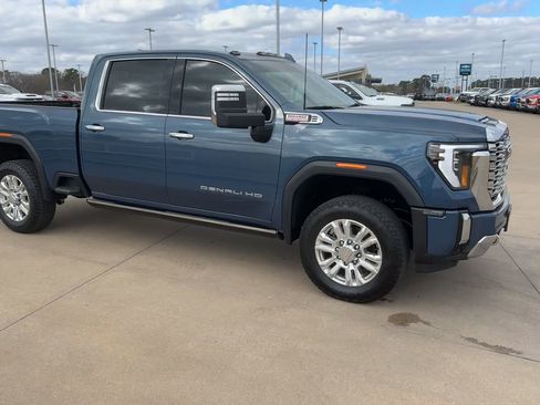 Used 2024 GMC Sierra 2500 Denali w/ Denali Reserve Package image 3