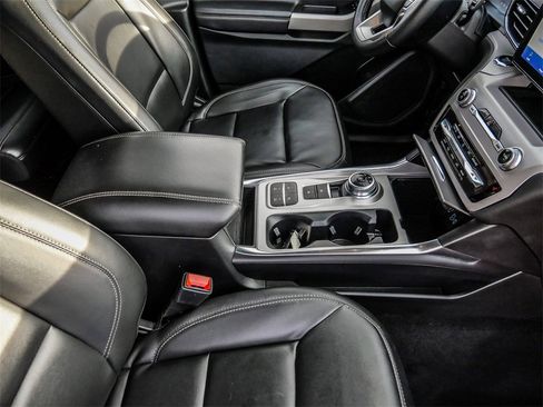 Used 2024 Ford Explorer XLT w/ Equipment Group 202A image 17