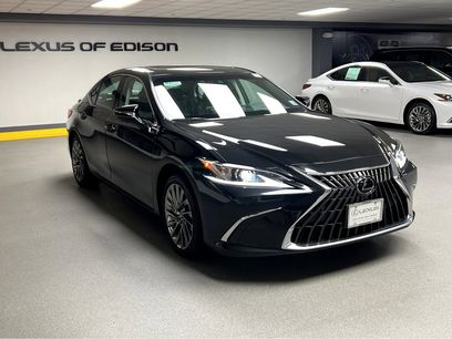 Certified 2025 Lexus ES 300h w/ Luxury Package