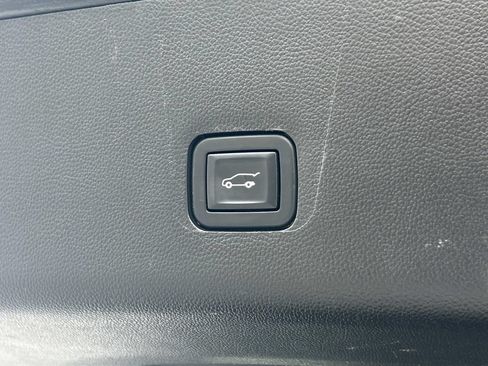 Used 2021 Chevrolet Traverse LT FWD image 16
