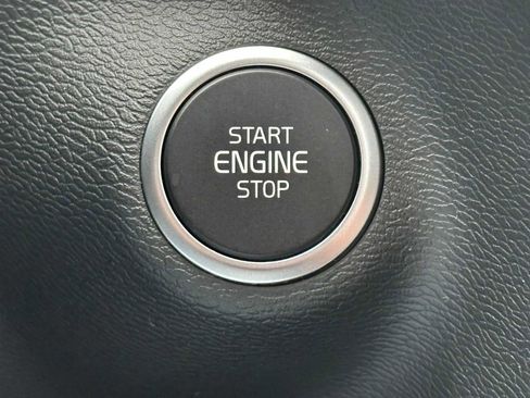 Used 2025 Volvo XC40 B5 Plus w/ Climate Package image 32