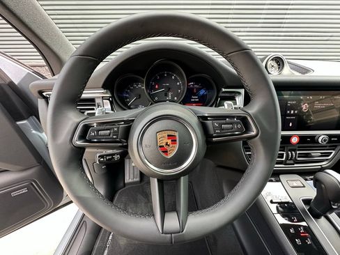Used 2026 Porsche Macan AWD/4WD image 16