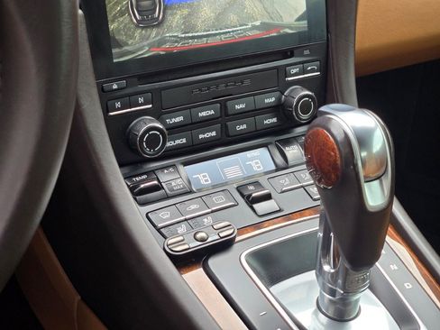 Used 2017 Porsche 911 Turbo image 22