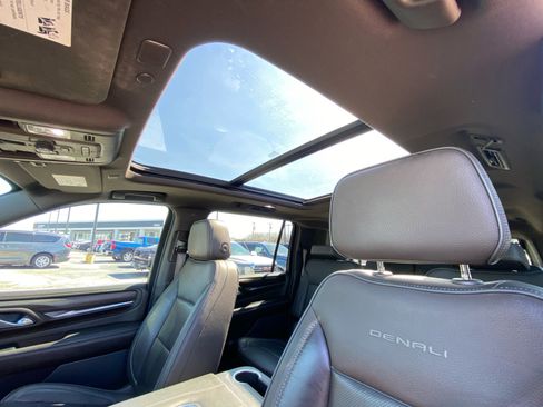 Used 2022 GMC Yukon XL Denali image 19