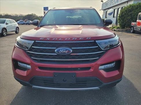 Certified 2023 Ford Explorer XLT w/ Equipment Group 202A AWD/4WD image 3