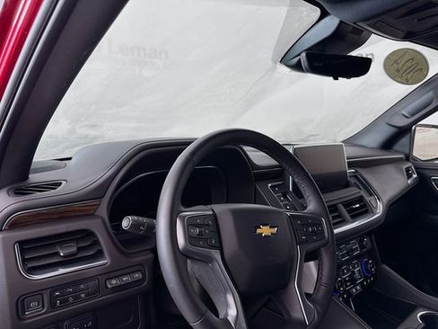 Used 2024 Chevrolet Suburban Premier image 12