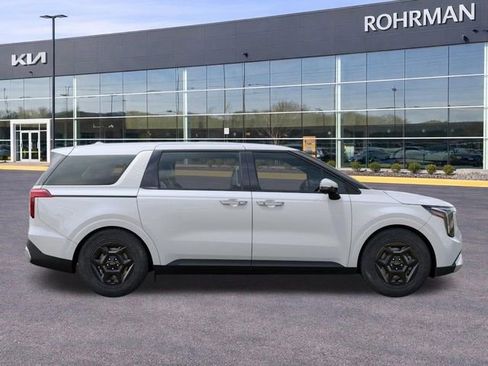 New 2026 Kia Carnival LX FWD image 7