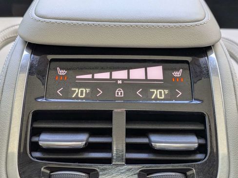 Certified 2025 Volvo XC90 B6 Ultra AWD/4WD image 20