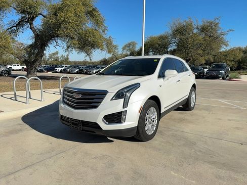 Used 2017 Cadillac XT5 FWD image 2