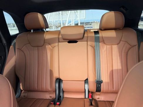 Used 2024 Audi Q5 e Premium Plus w/ Premium Plus Package image 11