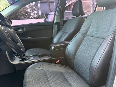 Used 2015 Toyota Camry SE w/ Moonroof Package FWD image 14