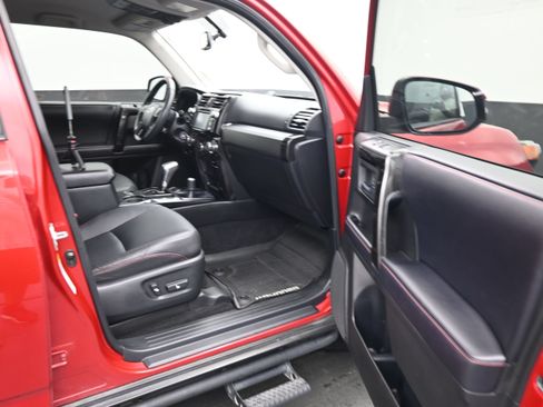 Used 2018 Toyota 4Runner TRD Off-Road Premium AWD/4WD image 9