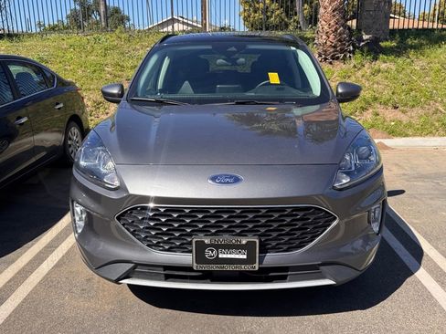 Used 2022 Ford Escape SEL w/ Technology Package image 2