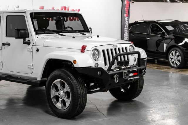 Used 2017 Jeep Wrangler Unlimited Sahara w/ Connectivity Group AWD/4WD image 6