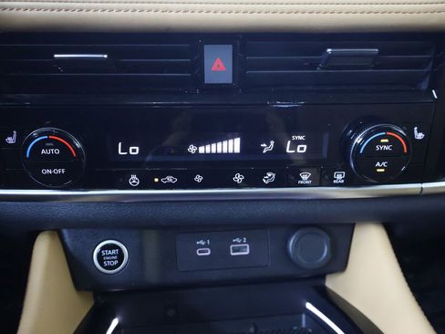 Used 2023 Nissan Rogue Platinum AWD/4WD image 26