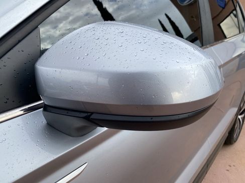 Used 2024 Volkswagen Taos SE image 5