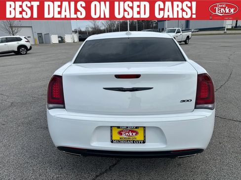 Used 2021 Chrysler 300 Touring w/ Sport Appearance Package RWD image 4