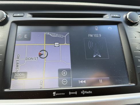 Used 2016 Toyota Highlander Limited w/ Driver Technology Package AWD/4WD image 24