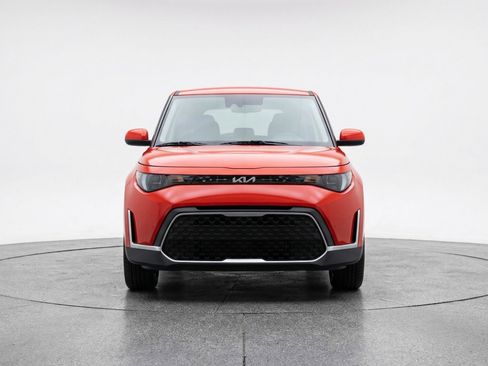 Used 2025 Kia Soul LX w/ LX Technology Package image 2