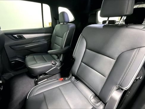 Used 2025 Buick Enclave Preferred FWD image 33