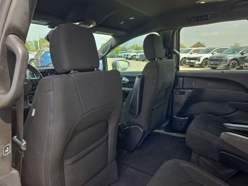 Used 2021 Chrysler Pacifica Touring w/ S Appearance Package FWD image 16