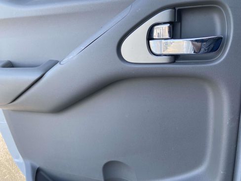 Used 2019 Nissan Frontier SV image 13