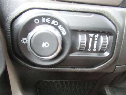 Used 2018 Jeep Wrangler Unlimited Sport S image 28