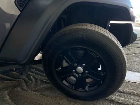 Used 2022 Jeep Wrangler Unlimited Sport image 14