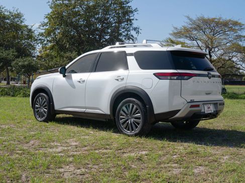 Used 2025 Nissan Pathfinder SL w/ SL Premium Package image 7