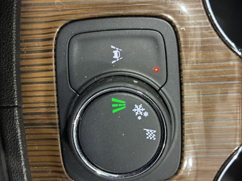 Used 2023 GMC Acadia SLE w/ Driver Convenience Package image 27