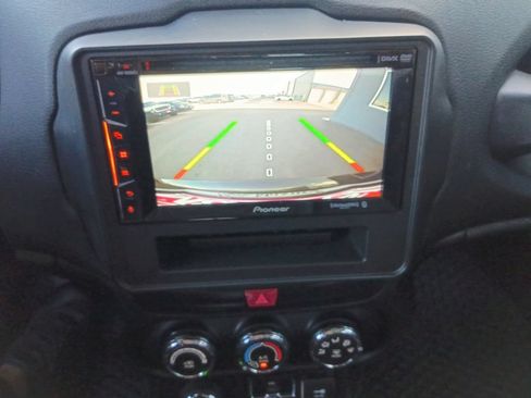 Used 2016 Jeep Renegade Trailhawk AWD/4WD image 9