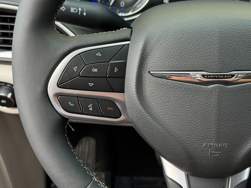 Used 2022 Chrysler Pacifica Touring-L FWD image 20