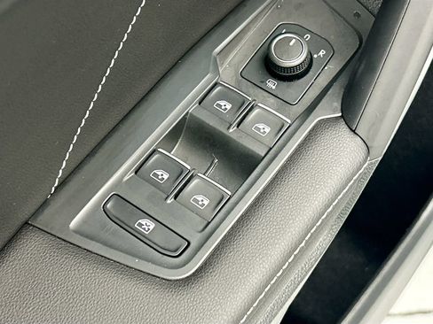 Used 2024 Volkswagen Tiguan SE R-Line FWD image 21