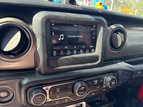 Used 2021 Jeep Wrangler Sport S image 4