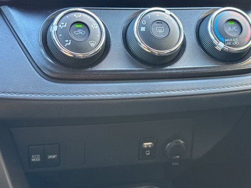 Used 2018 Toyota RAV4 LE w/ All Weather Liner Package image 20