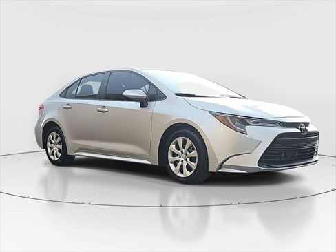 Certified 2025 Toyota Corolla LE image 3