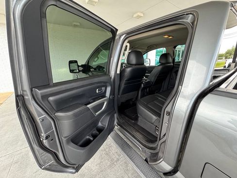 Used 2017 Nissan Titan SL w/ SL Towing Convenience Package RWD image 19